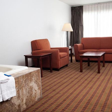 Express Inn & Suites Greenville Bagian luar foto