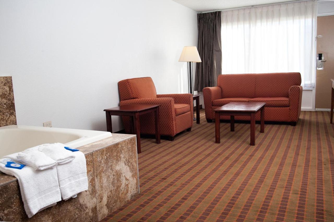 Express Inn & Suites Greenville Bagian luar foto